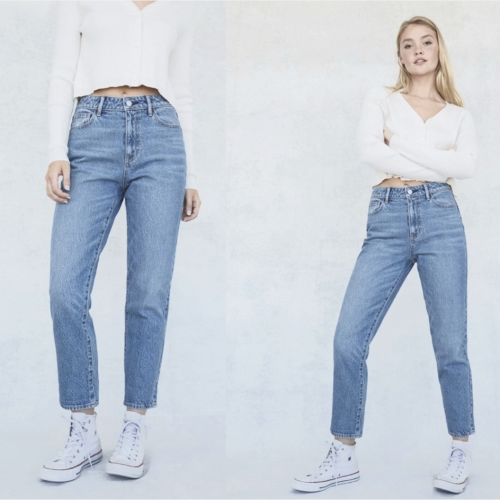 Pacsun Light Wash High Rise Straight Leg. ***they fit more like a 25
